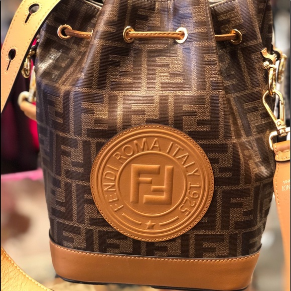 Fendi bucket bag - Picture 2 of 6